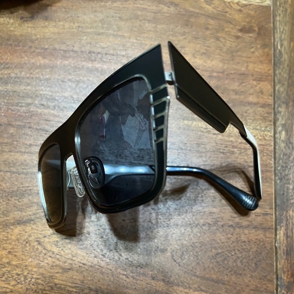 ILL.I By Will. I. Am WA503S04 Square Sungl… - Picture 10 of 16